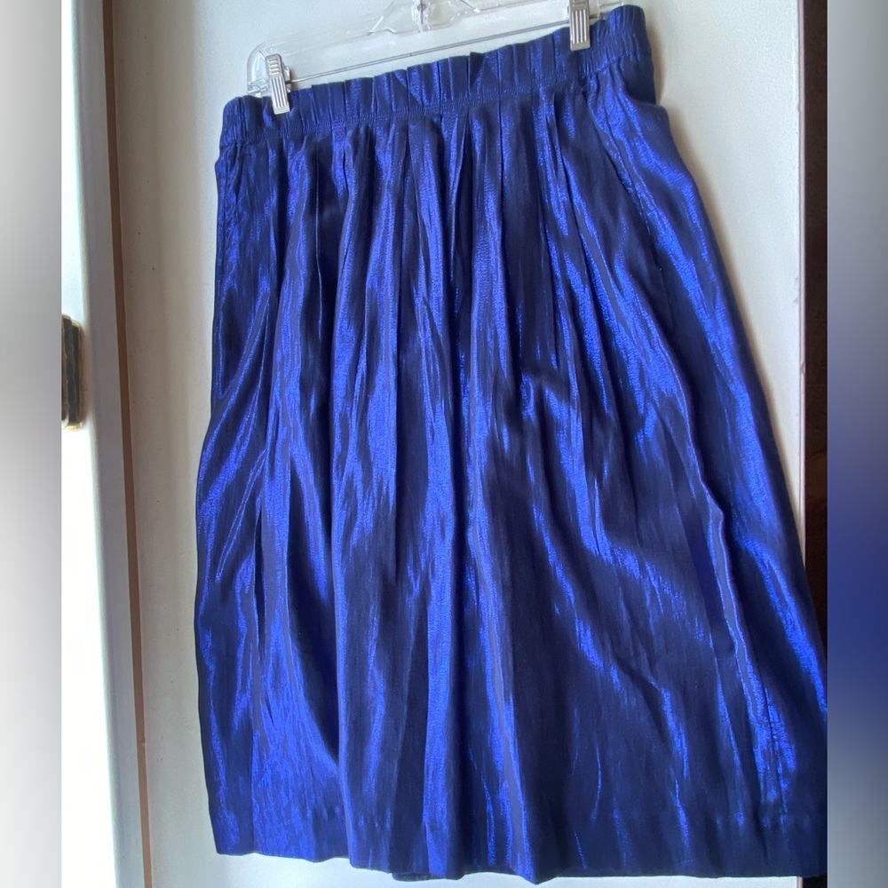 JCrew mettalic blue midi skirt. Pull on with pockets. Sz 8